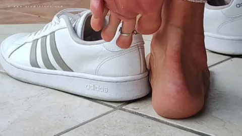 AtomicToez - Giantess and tiny under her toe