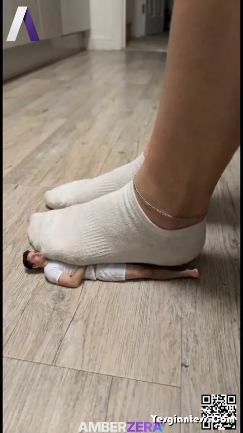 GoddessAmberZera - GIANTESSS EX IS TRAMPLED UNDERFOOT