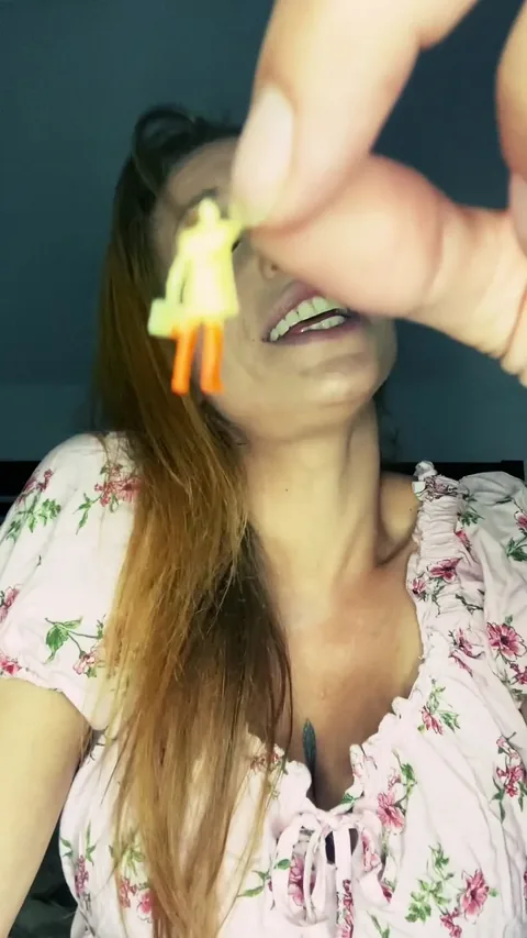 QueenMotherSoles - Eat Shrink Son